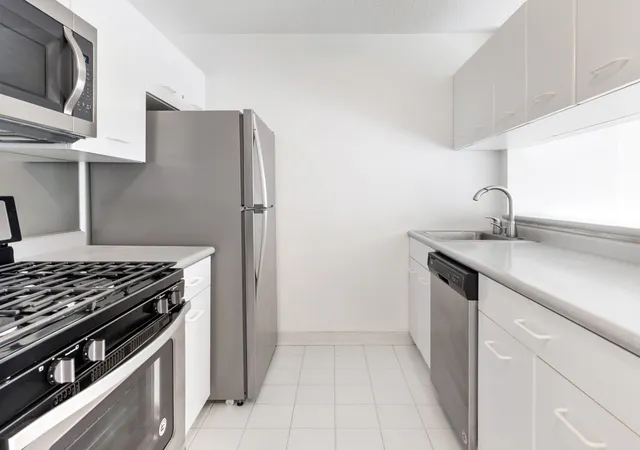 Photo 3 of Condo for sale at 2 S End Ave #6V, New York City, NY 10280 | MLS# RLS20083914 | Listing updated on 2026-05-09