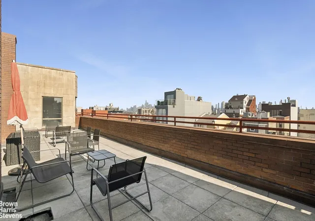 2nd image of 200 16Th St, Brooklyn, NY 11215