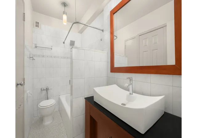 Photo 5 of House for sale at 166 E 61st Street #4D, New York, NY 10065 | MLS# RLS20083965 | Listing updated on 2026-06-27
