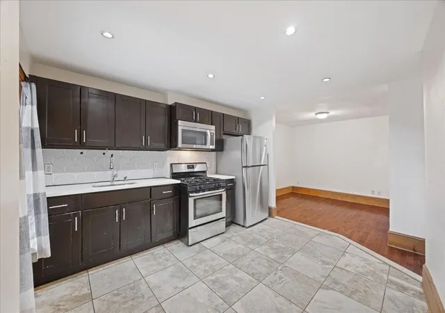 2nd image of 554 Lexington Ave, New York City, NY 11221 | MLS# RLS20084666
