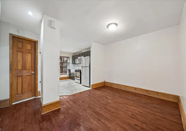 3rd image of 554 Lexington Ave, New York City, NY 11221 | MLS# RLS20084666