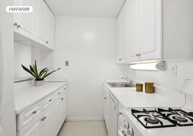 Photo 3 of Sale Pending at 575 Main St #1408, New York, NY 10044 | MLS# RLS20084679 | Listing updated on 2026-07-17