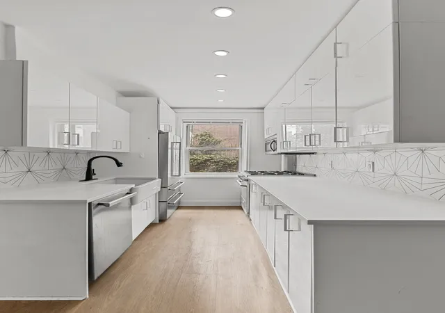 5th image of 350 E 30Th St, New York City, NY 10016