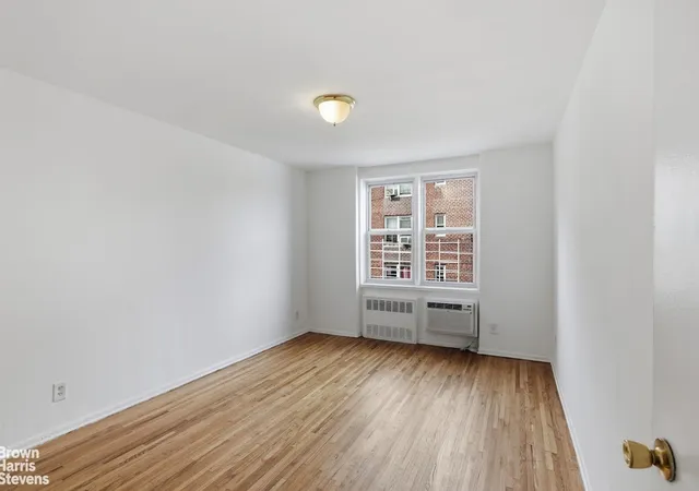 Photo 4 of House for sale at 400 E 17th Street #600, Brooklyn, NY 11226 | MLS# RLS20084787 | Listing updated on 2026-08-02