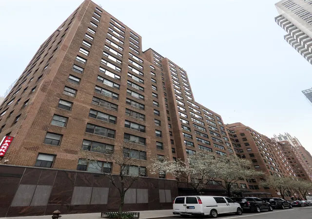2nd image of 305 E 40Th St, New York City, NY 10017