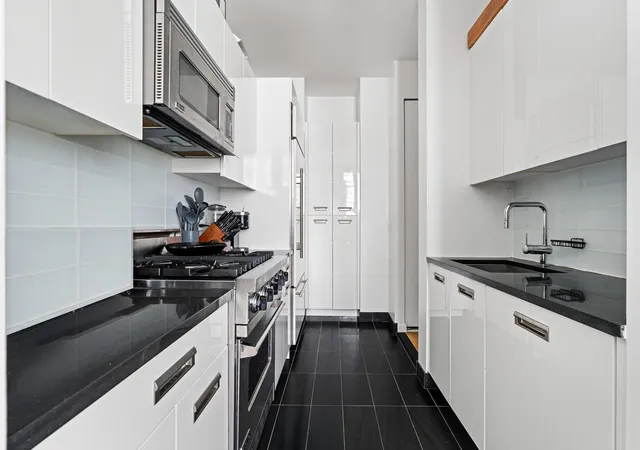 Photo 4 of House for sale at 46-30 Center Blvd #1503, New York City, NY 11109 | MLS# RLS20085020 | Listing updated on 2026-08-02