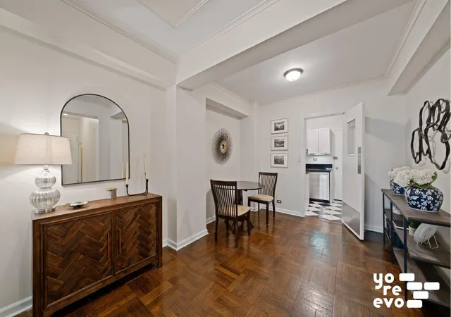 Photo 3 of Sale Pending at 715 Park Ave #2E, New York City, NY 10021 | MLS# RLS20085053 | Listing updated on 2026-05-12
