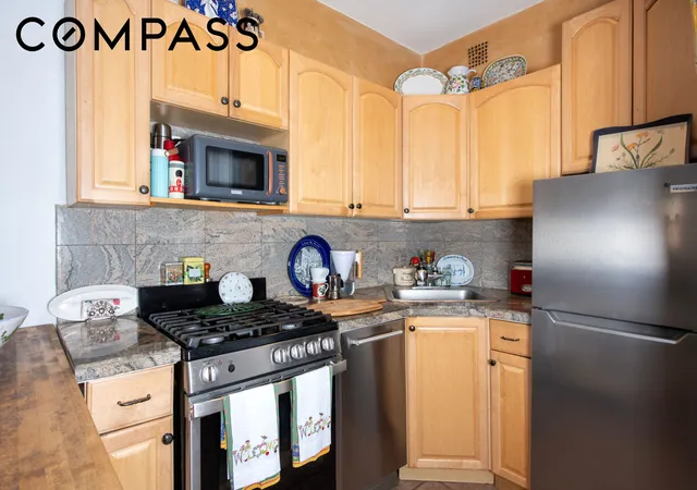 Photo 4 of House for sale at 123 W 80th Street #2R, New York, NY 10024 | MLS# RLS20085067 | Listing updated on 2026-07-12