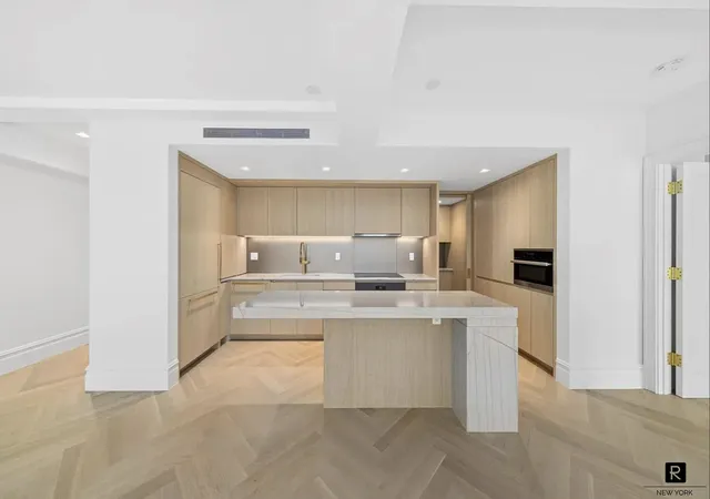 Listing Photo 1 - Condo for sale in building located at 150 W 82Nd St, New York City, NY 10024 - Unit #5-H