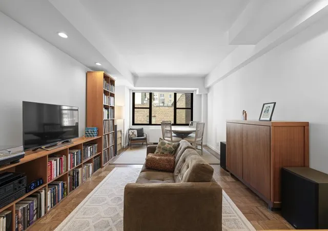 2nd image of 7 E 14Th St, New York, NY 10003