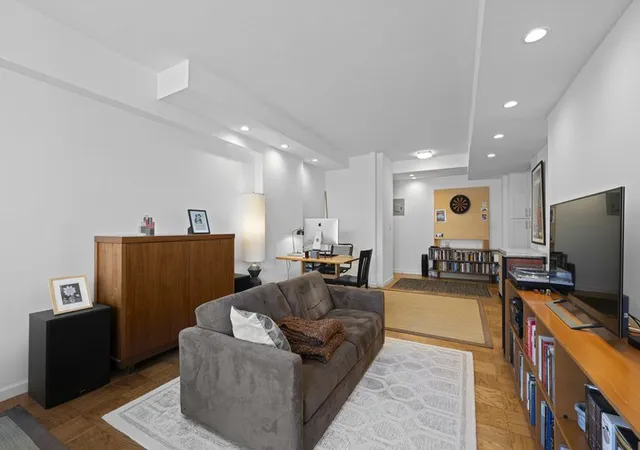 4th image of 7 E 14Th St, New York, NY 10003