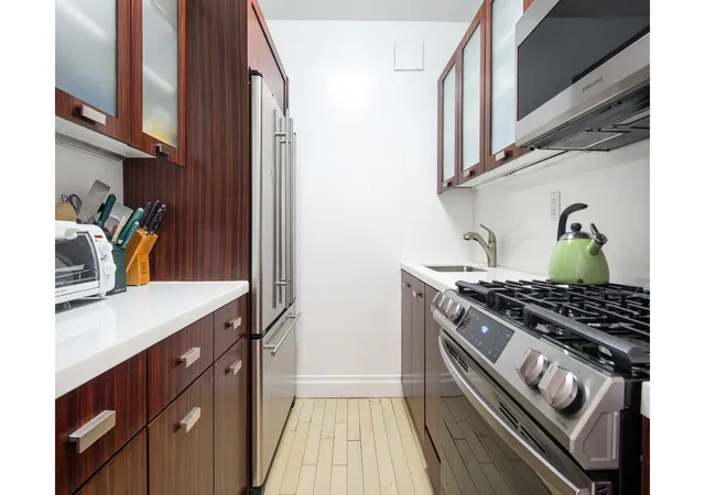 3rd image of 212 E 47Th St, New York City, NY 10017