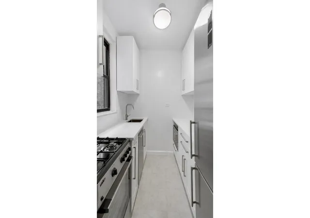 Listing Photo 4 - Condo for sale in building located at 350 E 54Th St, New York City, NY 10022 - Unit #2H