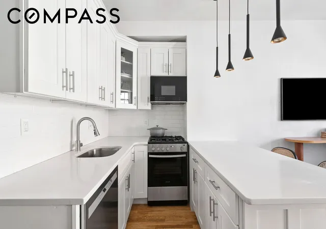 Photo 3 of Condo for sale at 87 Barrow St #5G, New York, NY 10014 | MLS# RLS20085400 | Listing updated on 2026-07-17