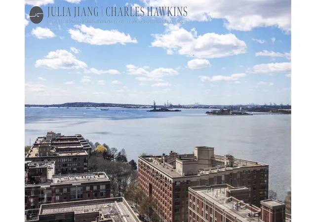 2nd image of 225 Rector Pl, New York City, NY 10280