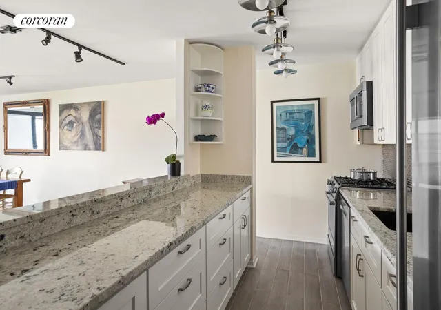 Listing Photo 4 - Condo for sale in building located at 531 Main St, New York City, NY 10044 - Unit #920