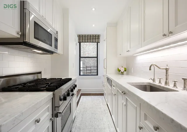 Photo 3 of Sale Pending at 161 W 75th Street #4D, New York, NY 10023 | MLS# RLS20085669 | Listing updated on 2026-07-01