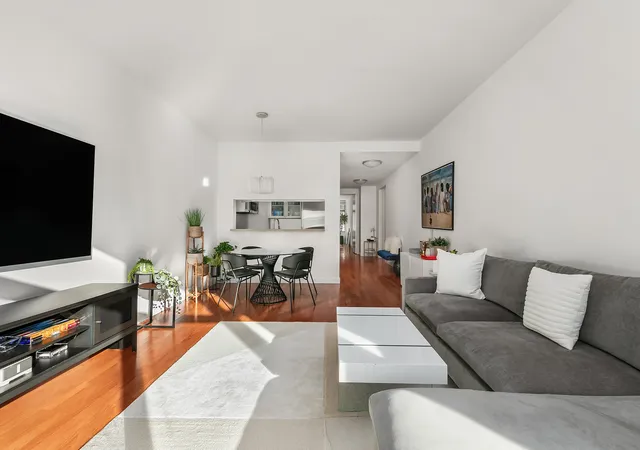Listing Photo 3 - Condo for sale in building located at 1 Morton Sq, New York City, NY 10014 - Unit #4DE
