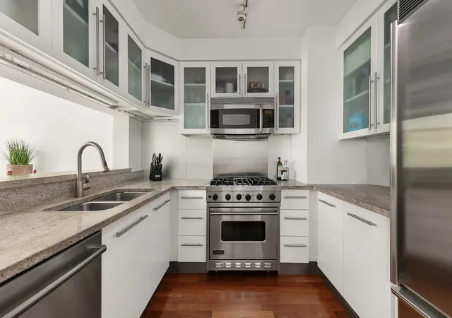 Listing Photo 4 - Condo for sale in building located at 1 Morton Sq, New York City, NY 10014 - Unit #4DE