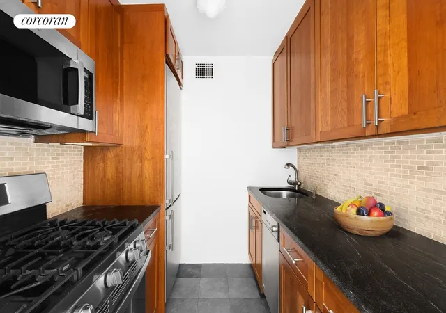3rd image of 101 W 12Th St #12K, New York City, NY 10011 | MLS# RLS20085744