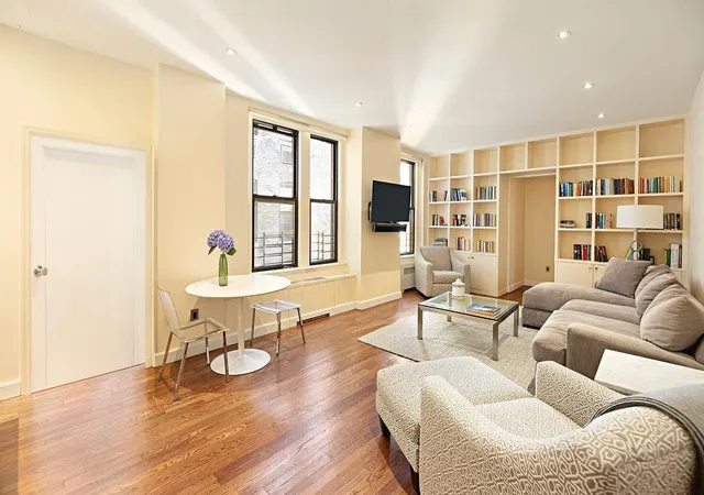 1st image of 525 Park Ave #10D, New York City, NY 10065 | MLS# RLS20085774