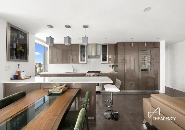 2nd image of 61 W 62Nd St, New York City, NY 10023