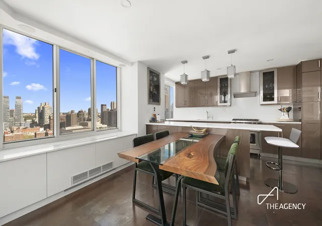 3rd image of 61 W 62Nd St, New York City, NY 10023