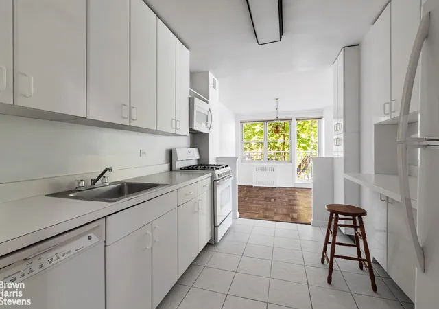4th image of 3935 Blackstone Ave #3C, New York City, NY 10471 | MLS# RLS20085995
