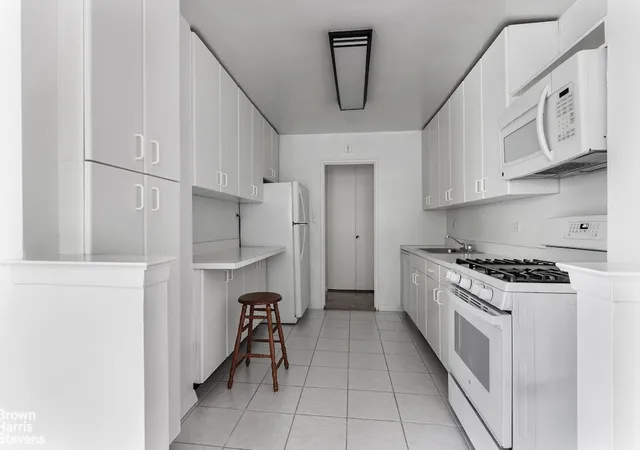 5th image of 3935 Blackstone Ave #3C, New York City, NY 10471 | MLS# RLS20085995