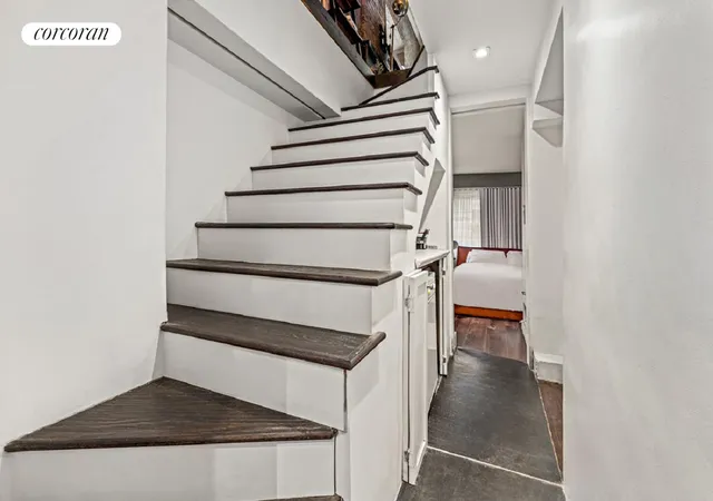 3rd image of 215 E 17th St, New York City, NY 10003