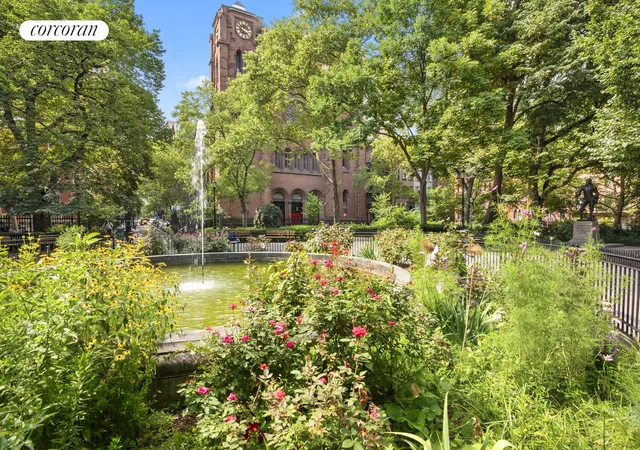 2nd image of 215 E 17th St, New York, NY 10003