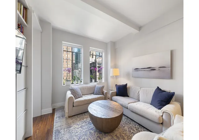 Photo 2 of Sale Pending at 25 Tudor City Pl #1005, New York, NY 10017 | MLS# RLS20086056 | Listing updated on 2026-07-23