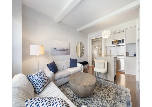 Photo 3 of Sale Pending at 25 Tudor City Pl #1005, New York, NY 10017 | MLS# RLS20086056 | Listing updated on 2026-07-23