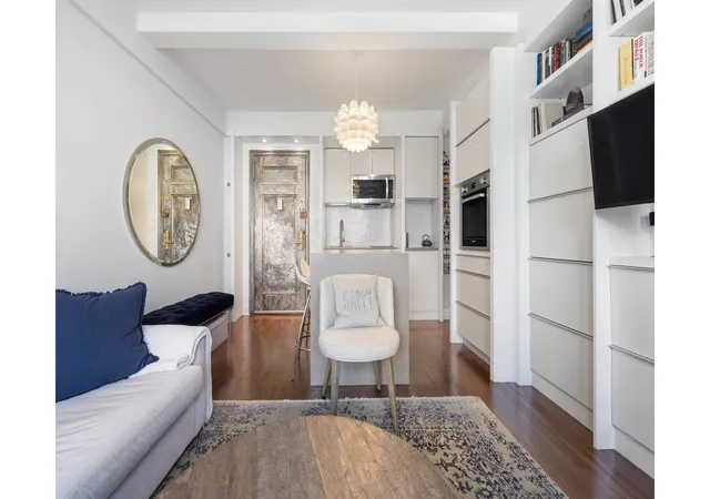 Photo 3 of Sale Pending at 25 Tudor City Pl #1005, New York, NY 10017 | MLS# RLS20086056 | Listing updated on 2026-07-23