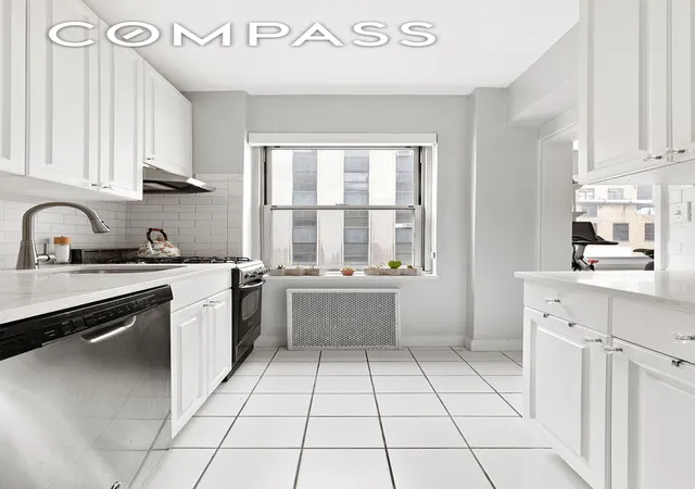 Photo 3 of Condo for sale at 7 Lexington Ave #9F, New York City, NY 10010 | MLS# RLS20086126 | Listing updated on 2026-04-25