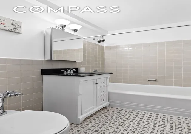 Photo 4 of House for sale at 7 Lexington Ave #9F, New York City, NY 10010 | MLS# RLS20086126 | Listing updated on 2026-04-25