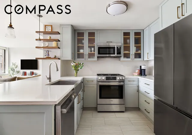 3rd image of 455 Main St, New York City, NY 10044