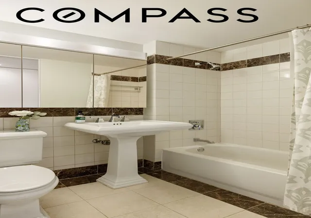 5th image of 455 Main St, New York City, NY 10044
