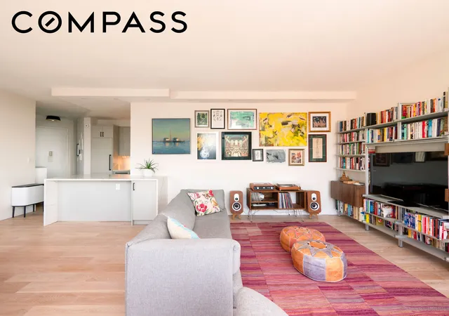 2nd image of 303 E 43Rd St, New York City, NY 10017
