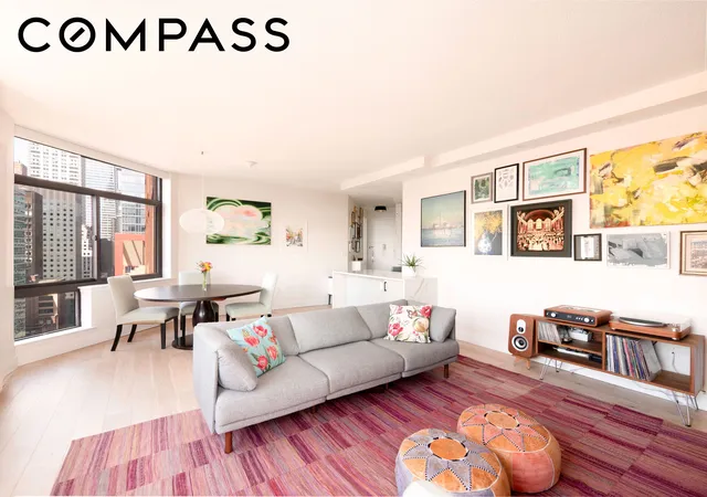 3rd image of 303 E 43Rd St, New York City, NY 10017