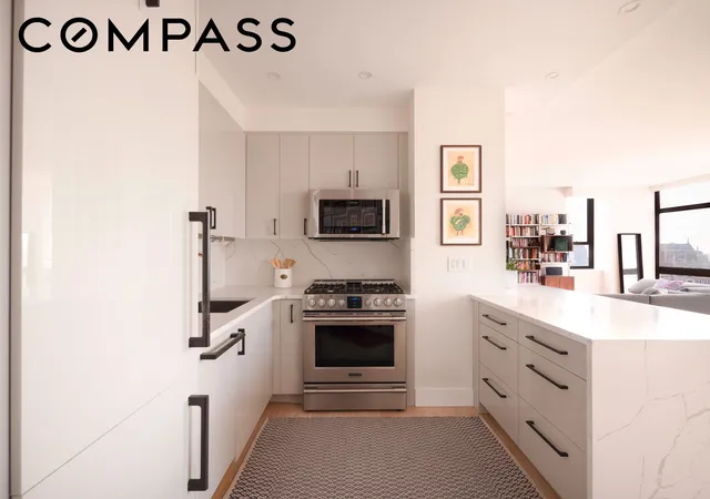 4th image of 303 E 43Rd St, New York City, NY 10017
