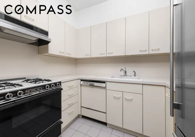 Photo 4 of Sale Pending at 25 Sutton Pl S #4I, New York, NY 10022 | MLS# RLS20086289 | Listing updated on 2026-07-15