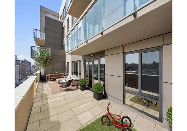 4th image of 500 4Th Ave, New York, NY 11215