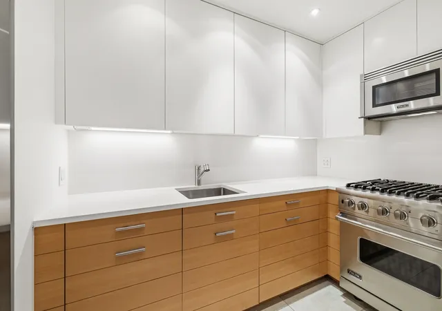 Photo 4 of Sale Pending at 25 Sutton Pl S #14L, New York, NY 10022 | MLS# RLS20086310 | Listing updated on 2026-07-28