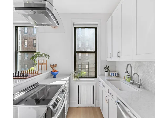 Photo 3 of Sale Pending at 1701 Albemarle Rd #D3, Brooklyn, NY 11226 | MLS# RLS20086346 | Listing updated on 2026-06-10