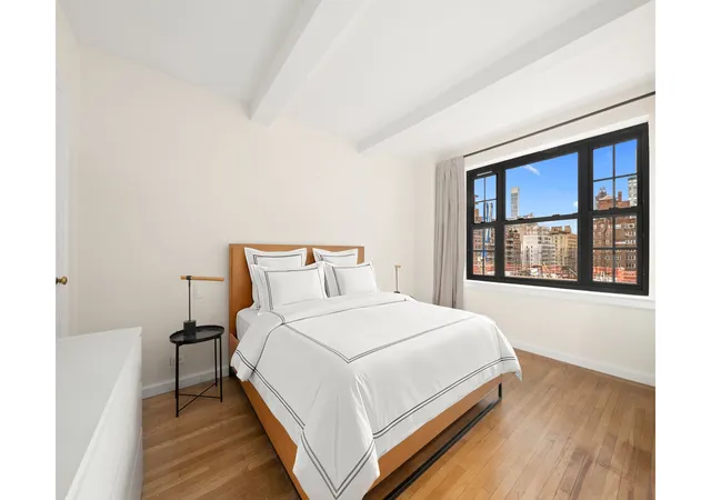 3rd image of 245 E 72Nd St, New York City, NY 10021