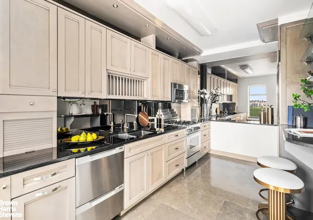 3rd image of 880 5Th Ave #PHF, New York City, NY 10021 | MLS# RLS20086952