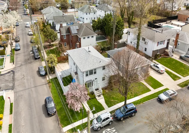 Photo 2 of Multi family home for sale at 4 Cottage Ave, New York City, NY 10308 | MLS# RLS20086960 | Listing updated on 2026-08-27