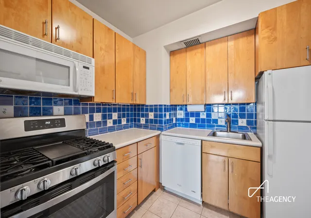 Photo 4 of Sale Pending at 10 W 15th Street #2018, New York City, NY 10011 | MLS# RLS20086981 | Listing updated on 2026-08-03