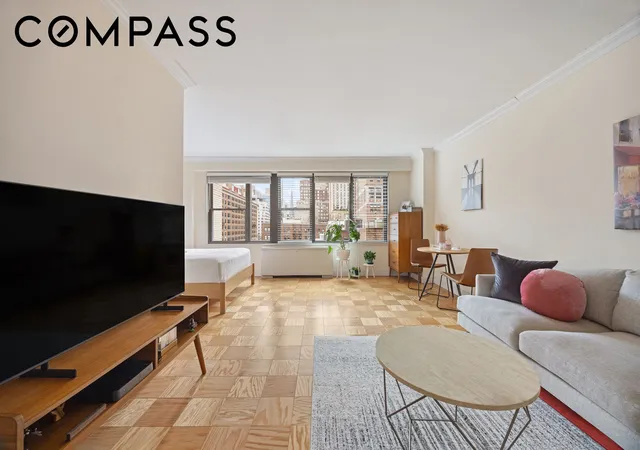 2nd image of 120 E 90th St #7A, New York City, NY 10128 | MLS# RLS20087133